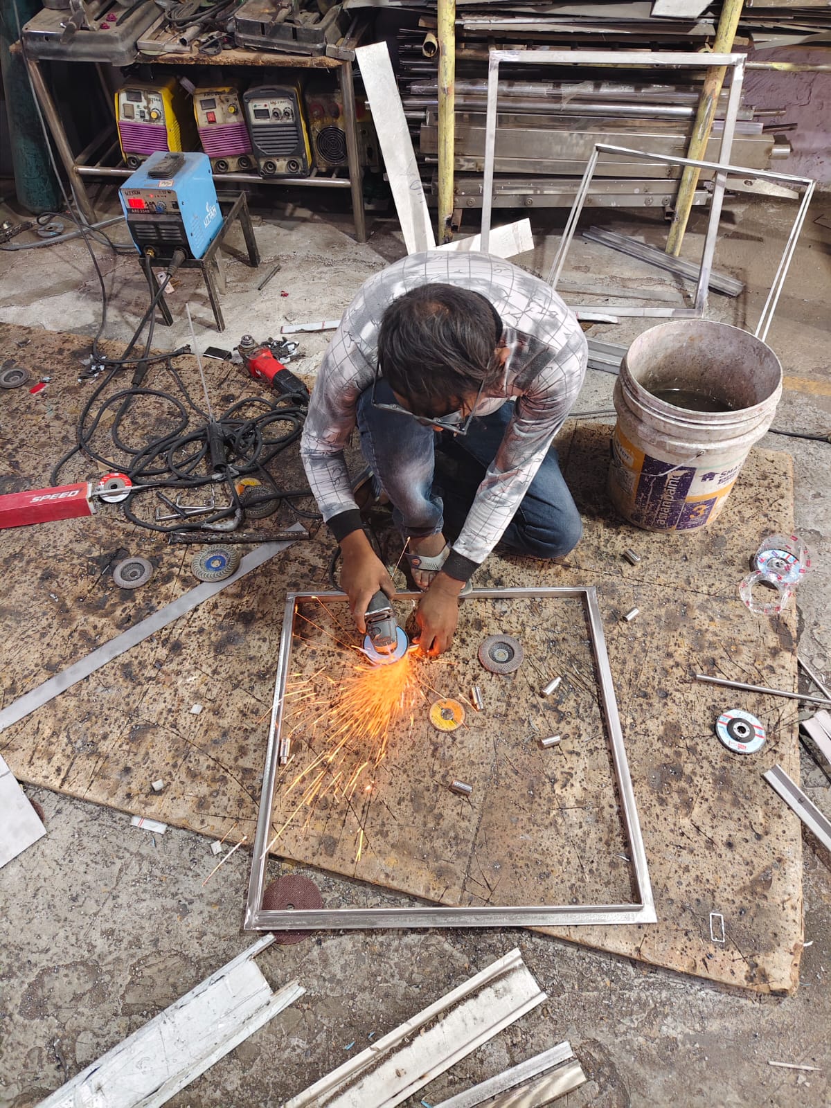 Skilled Workers SS Grills Factory